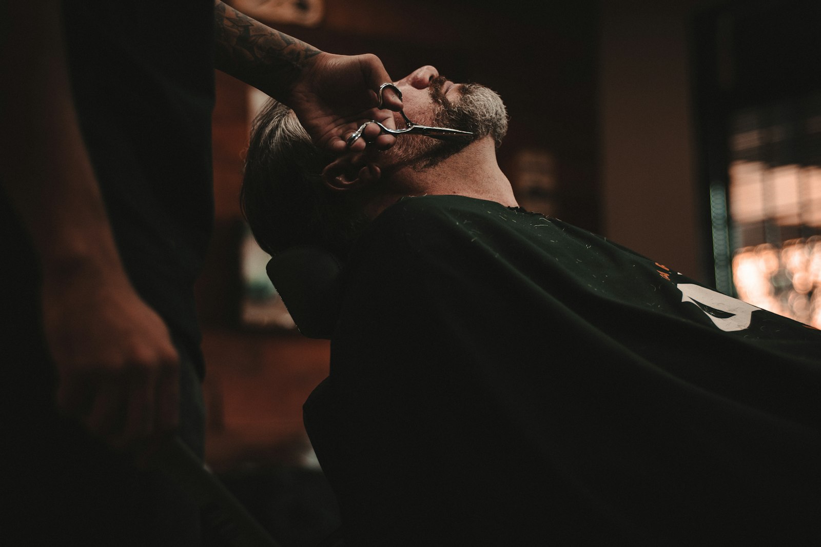 Perfilado de barba con toalla caliente