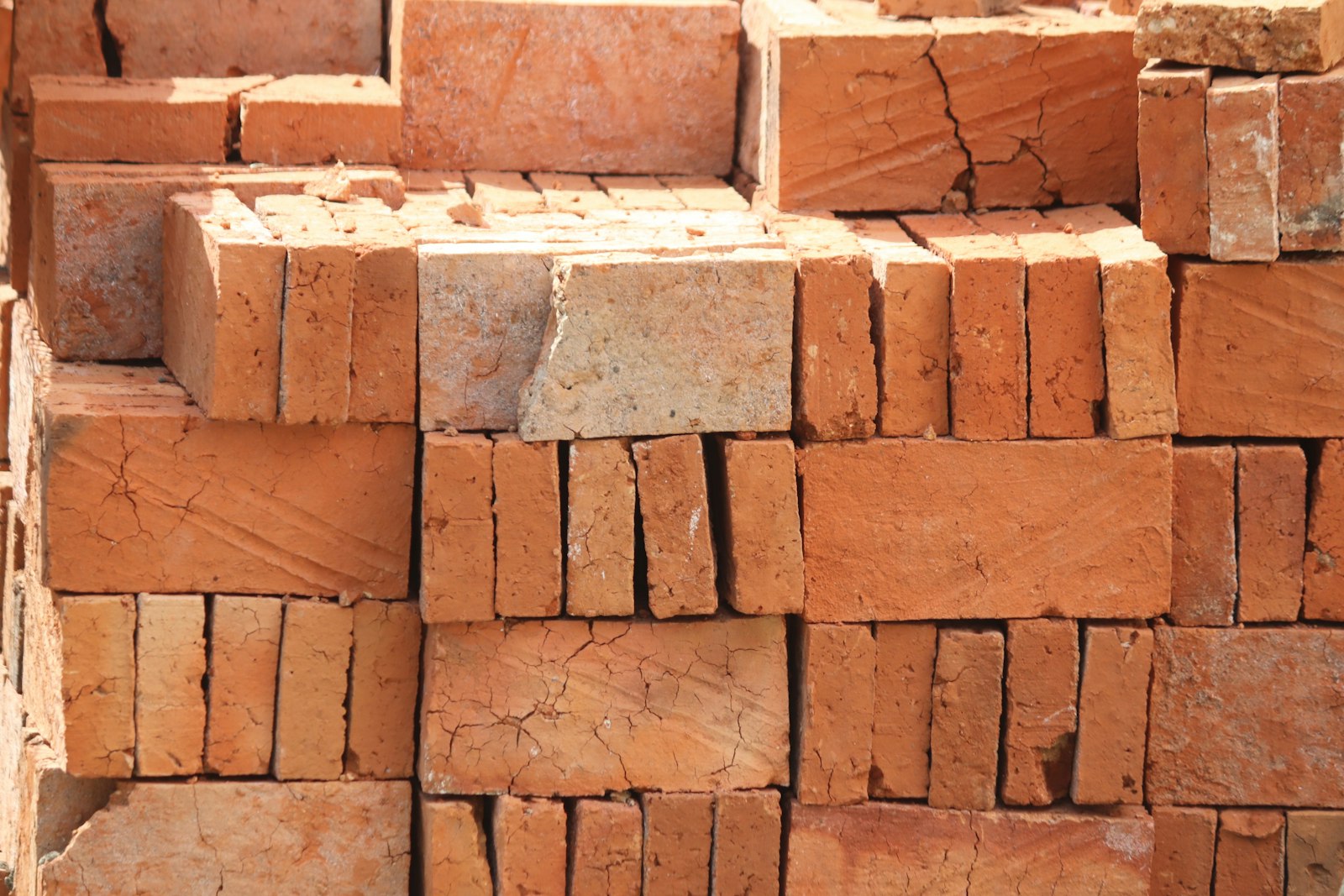 Materiales de construcción apilados